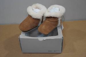 lot 78 image: Ugg Toddler Soft Booties -Size 0405 Medium 12-18mo