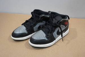 lot 79 image: Nike Youth Sneakers -Size 1