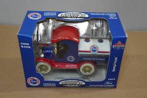lot 87 image: Gearbox 1912 Ford Tanker 124 Die Cast Coin Bank