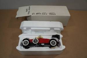 lot 94 image: 1928 Stutz Black Hawk Boattail Speedster 124 Franklin Mint Model Car