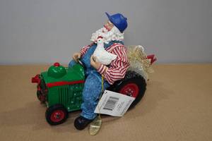 lot 106 image: Christmas on the Farm Dcor