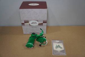lot 117 image: Hallmark Kiddie Car Classics Scale Model -1935 Streamline Velocipede