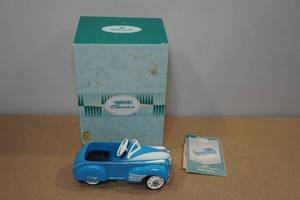 lot 118 image: Hallmark Kiddie Car Classics Scale Model -1941 Oldsmobile