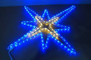 lot 131 image: Light-Up Christmas Star