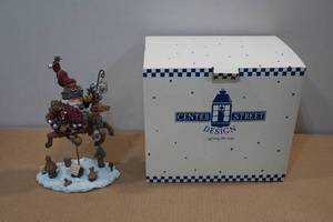 lot 143 image: Center Street Christmas Statue