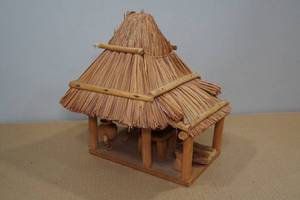 lot 158 image: Handmade Hut