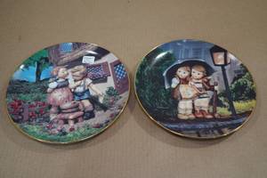 lot 163 image: 2 Hummel Little Companion Plates Squeaky Clean & Stormy Weather