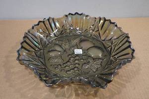 lot 196 image: Federal Pioneer Carnival Glass Bowl