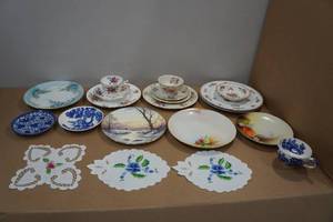 lot 212 image: Assorted China