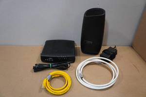 lot 215 image: Wifi Router