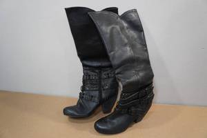lot 219 image: Ladies Heeled Boots -Size