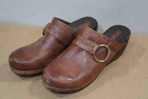 lot 299 image: Harley Davidson Brown Leather Clogs - Size 9