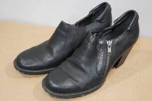 lot 300 image: Born Heeled Shoes - Size 7