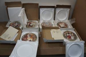 lot 214 image: 9 Collector Plates - Norman Rockwell