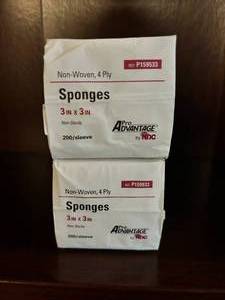 lot 80 image: Non-Woven, 4 Ply Sponges