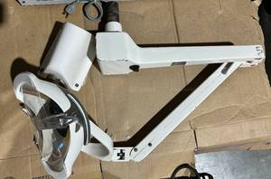 lot 14 image: Dental Light