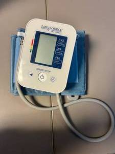 lot 19 image: Life Source A&D Blood pressure monitor and cuff