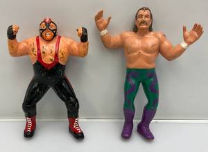 lot 141 image: 7 12 1987 Jake The Snake & 7 1994 Big Van Vader Wrestling Figures
