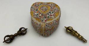 lot 157 image: Antique Tibetan Heritage Ritual Empowerment Object Vajra, Dore & More