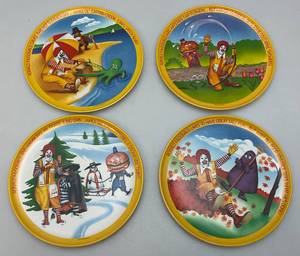 lot 189 image: Vintage 1977 Ronald Mcdonald Plates