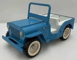 lot 194 image: 1970s Tonka Blue Jeep