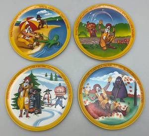 lot 197 image: Vintage 1977 Ronald Mcdonald Plates