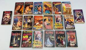 lot 58 image: Misc. R. L. Stine Fear Street Paperback Books