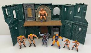 lot 90 image: 2002 Castle Grayskull & Action Figures (Missing Pieces)