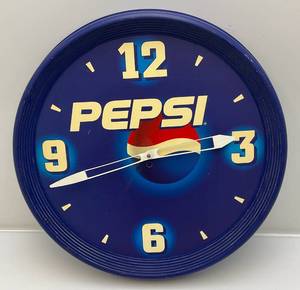 lot 113 image: 18 PEPSI Clock (Works)