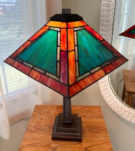 lot 28 image: Mission Style Stained Glass Table Lamp