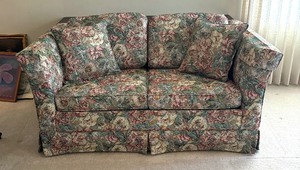 lot 15 image: Floral Hide-a-Bed Loveseat Sofa