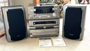 lot 36 image: Emerson Stereo, Turntable and Speaker System