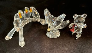 lot 37 image: Three Crystal Figurines including a Swarovski Crystal 4 Baby Love Birds on a Branch