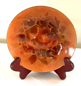 lot 39 image: Decorative Art Glass Plate by Bill Crowell