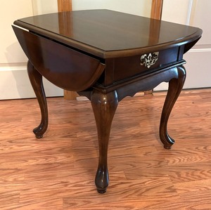lot 12 image: Vintage Drop Leaf Accent Table