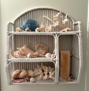 lot 42 image: Vintage Wicker Wall Shelf with Seashells