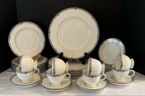 Elegant Wedgwood Amhurst China Service for Eight by