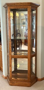 lot 8 image: Display Cabinet with Mirrored Back and Glass Shelves  Curio Cabinet