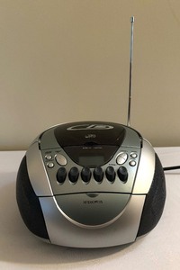 Audiovox Portable CD Player Radio