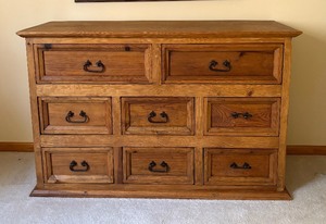 lot 6 image: Rustic Style Eight Drawer Dresser