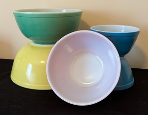Vintage Pyrex Primary Colored Nesting Mixing Bowl Set