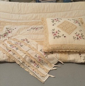 JC Penney Home Collection Ecru Embroidered Flowers Including Crochet Edging, Tiebacks, Throw Pillow & Comforter