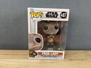 lot 102M image: Brand New Funko Pop Star Wars Frog Lady #487 Figure V