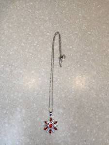 lot 425 image: New Snowflake Necklace Red P