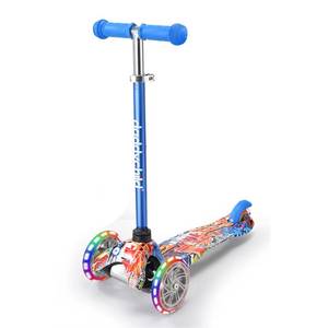 lot 93 image: New DaddyChild 3 Wheel Toddler Scooter (3-6 Years Old) Blue Graffiti B