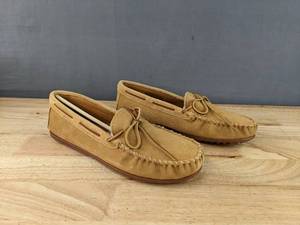 lot 21 image: New Minnetonka Driving Moccasins Mens Size 10.5 Tan N
