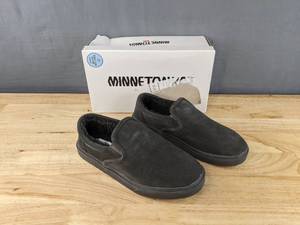 lot 229 image: Minnetonka Moccasin Mens Alden Slipper Size 11M Charcoal N