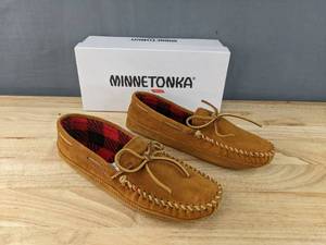 lot 233 image: Minnetonka Moccasin Mens Double Bottom Fleece Slipper Size 11 Brown N
