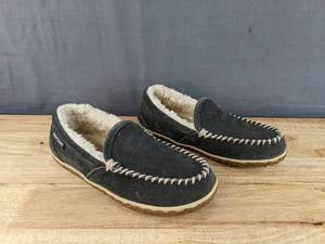 lot 415A image: Minnetonka Tempe Slippers Womens Size 8M Gray N