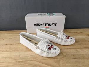 lot 70A image: Brand New Minnetonka Thunderbird Softsole Moccasins Womens Size 8 in White N
